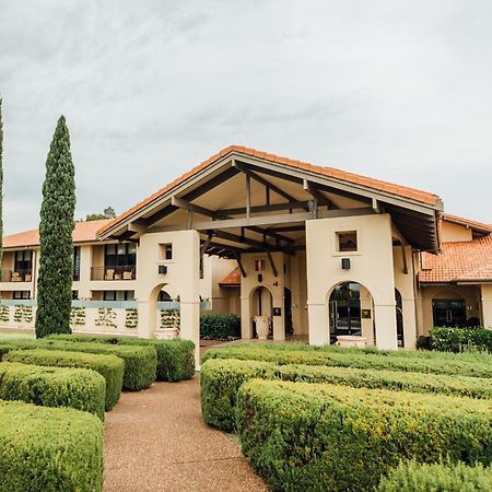 Chateau Elan At The Vintage Pokolbin Kültér fotó Clubhouse at the Royal Perth Golf Club