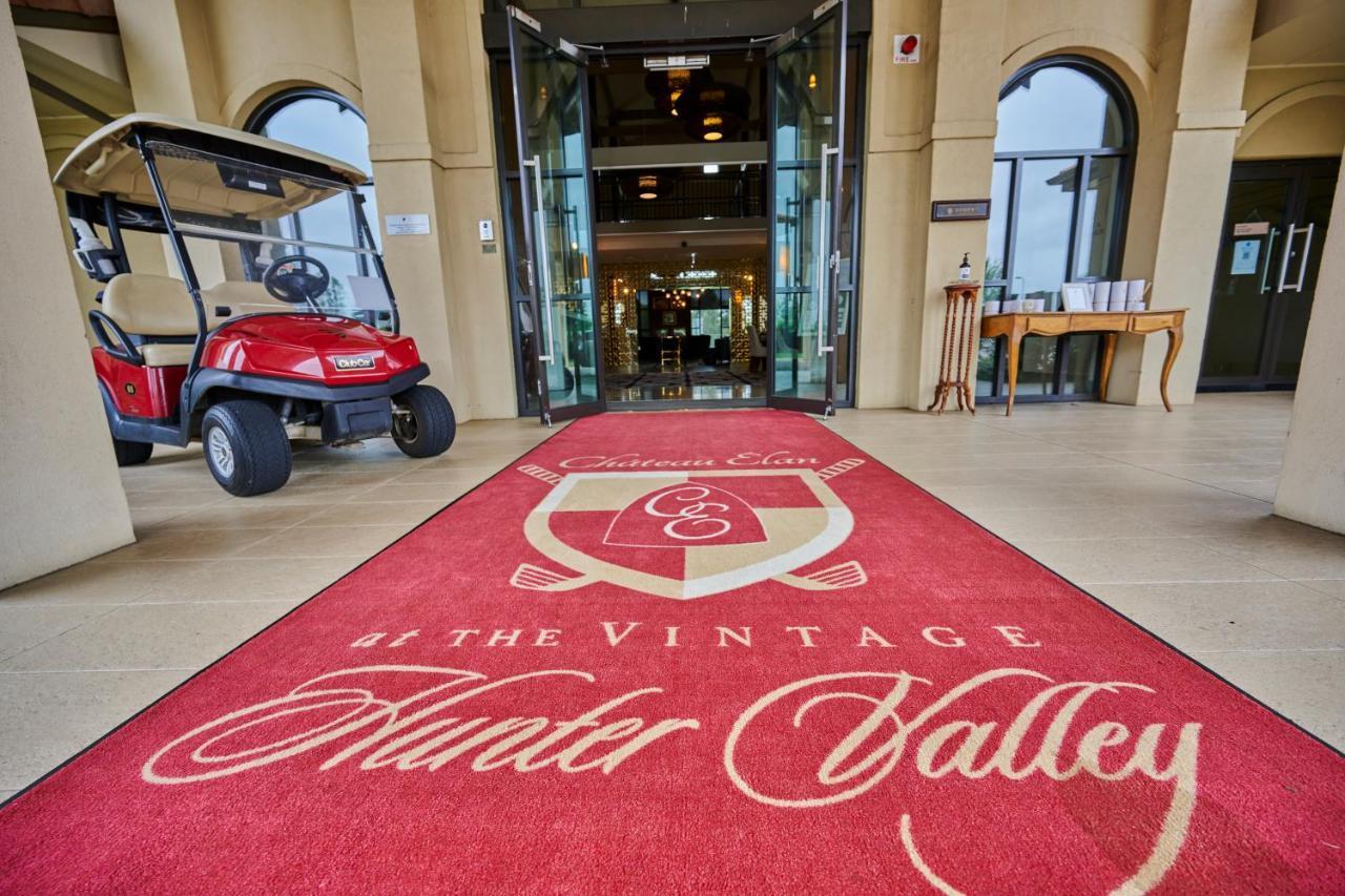 Chateau Elan At The Vintage Pokolbin Kültér fotó Entrance to the River Valley Golf Course