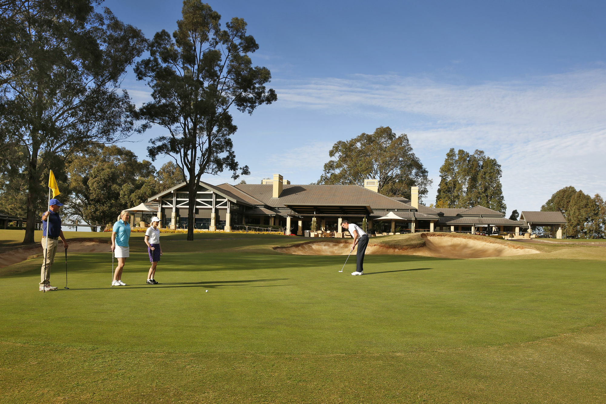 Chateau Elan At The Vintage Pokolbin Kültér fotó Clubhouse at the 18th green