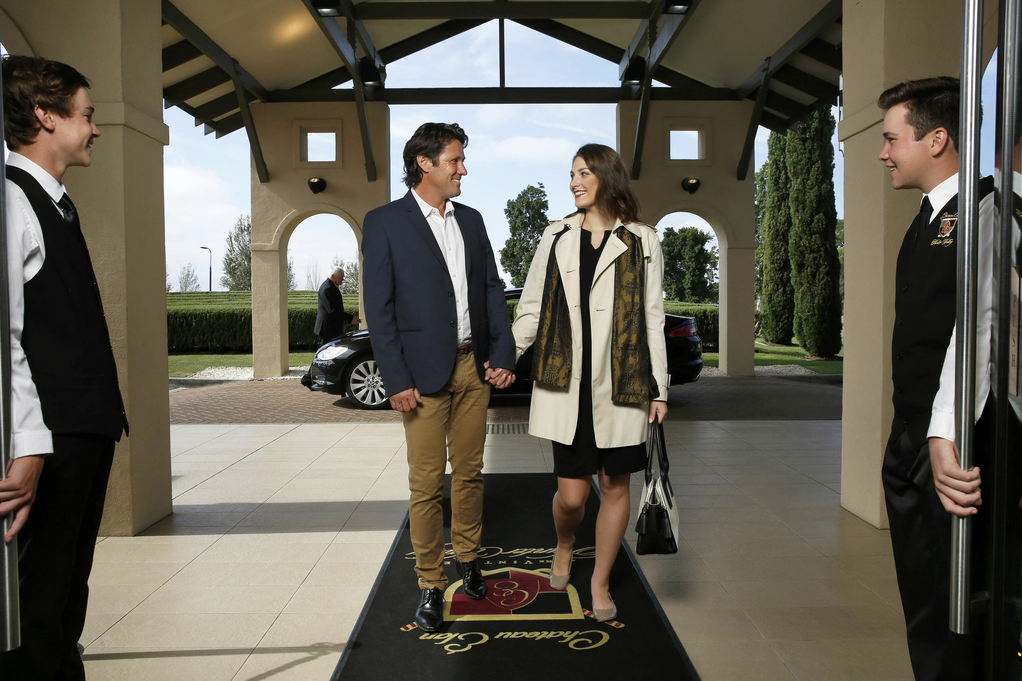 Chateau Elan At The Vintage Pokolbin Kültér fotó A couple being greeted by a concierge