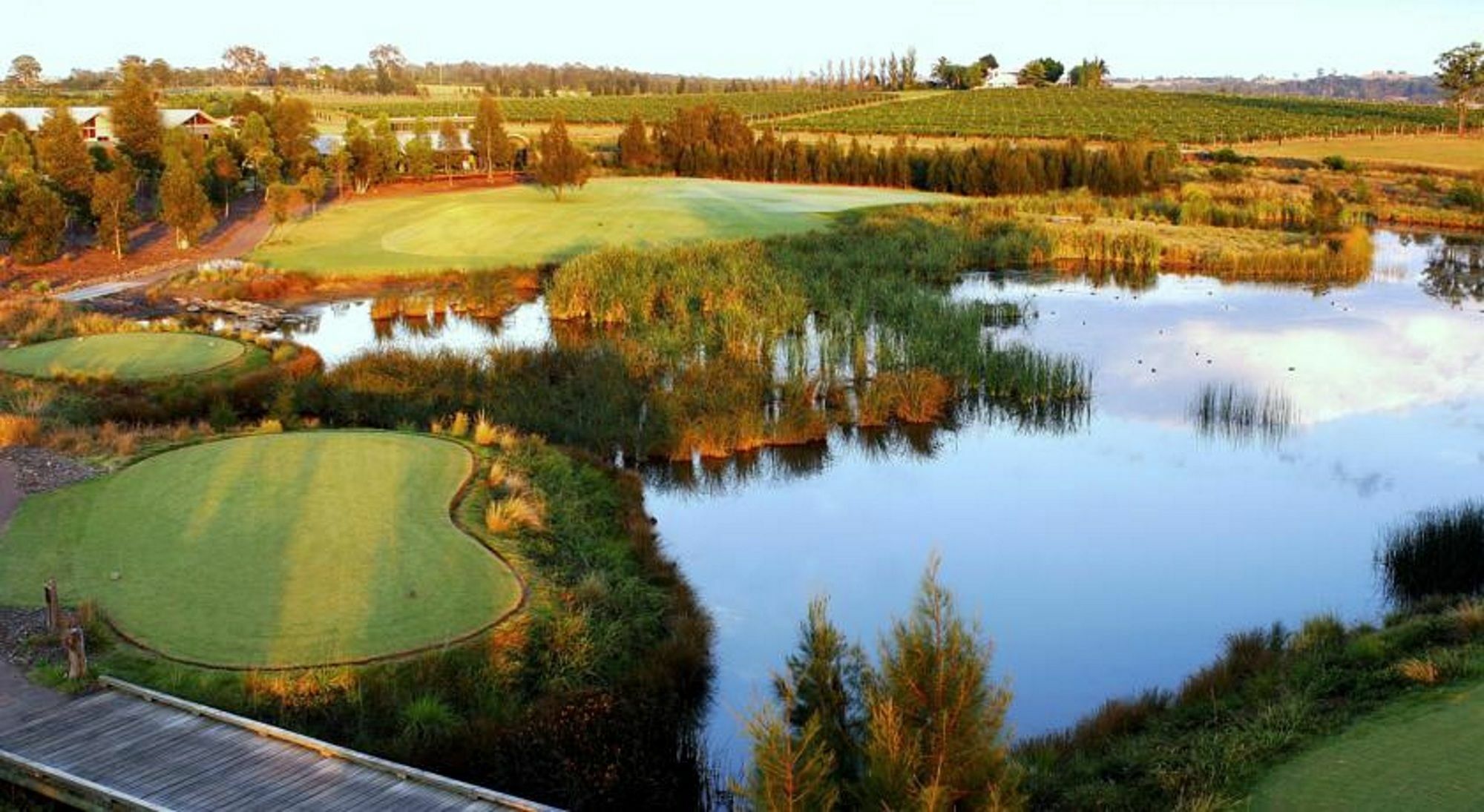 Chateau Elan At The Vintage Pokolbin Kültér fotó The 18th hole at the Links Lady Hagen